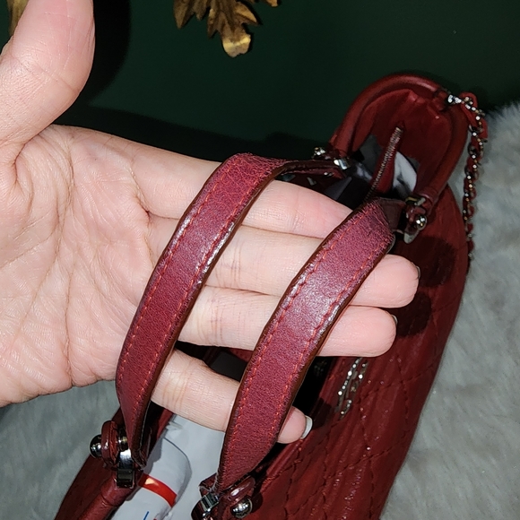 CHANEL QUILTED IREDESCENT RED CALFSKIN TOTE - Picture 4 of 17